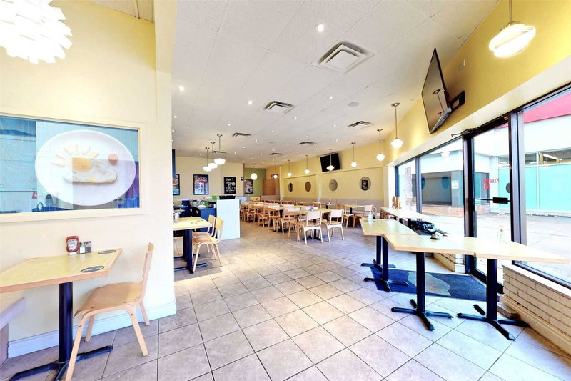 10620 Yonge St, Richmond Hill, L4C 3C5 | Image 3