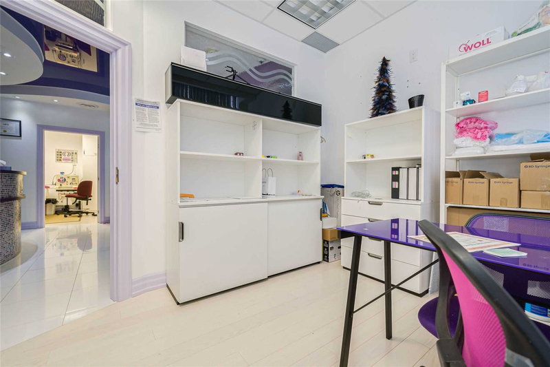 208 - 10376 Yonge St, Richmond Hill, L4C3B8 | Image 2