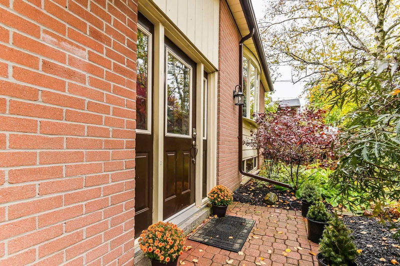 21 Jonathan St, Uxbridge, L9P1B6 | Image 3