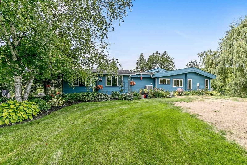 26 Orchard Crt, East Gwillimbury, L0G1M0 | Image 2