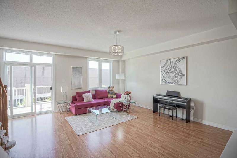 40 Comely Way, Markham, L3R2L8 | Image 2