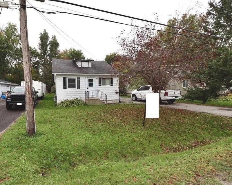 215 Bayview Ave, Georgina, L4P2T3 | Image 3