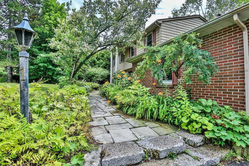 1 Park Brook Pl, Markham, L3T2J9 | Image 2