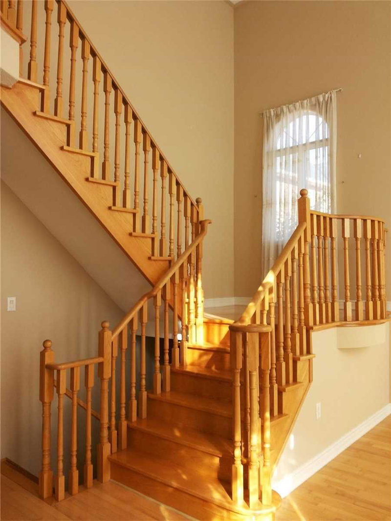 28 Gemini Cres, Richmond Hill, L4S2K6 | Image 2