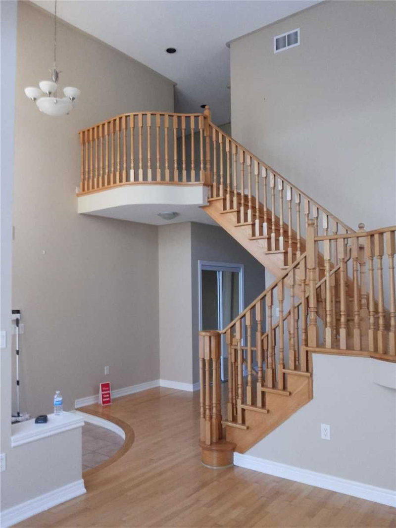 28 Gemini Cres, Richmond Hill, L4S2K6 | Image 3