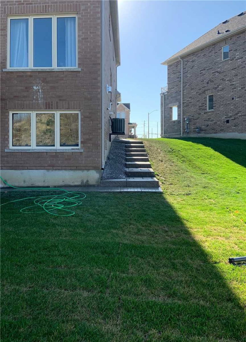 Bsmt - 68 Drizzel Cres, Richmond Hill, L4E 1G8 | Image 2