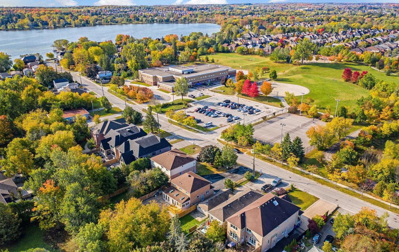 52 Wildwood Ave, Richmond Hill, L4E3B3 | Image 3