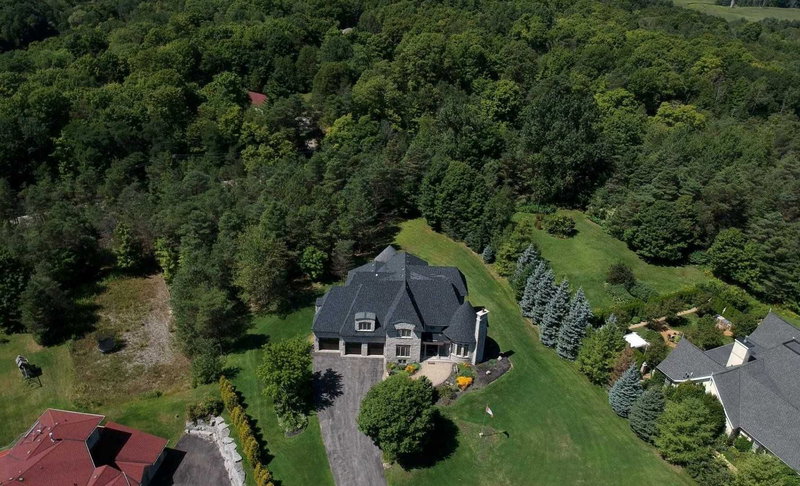 19 Wolf Run Crt, Whitchurch-Stouffville, L3Y4W1 | Image 2