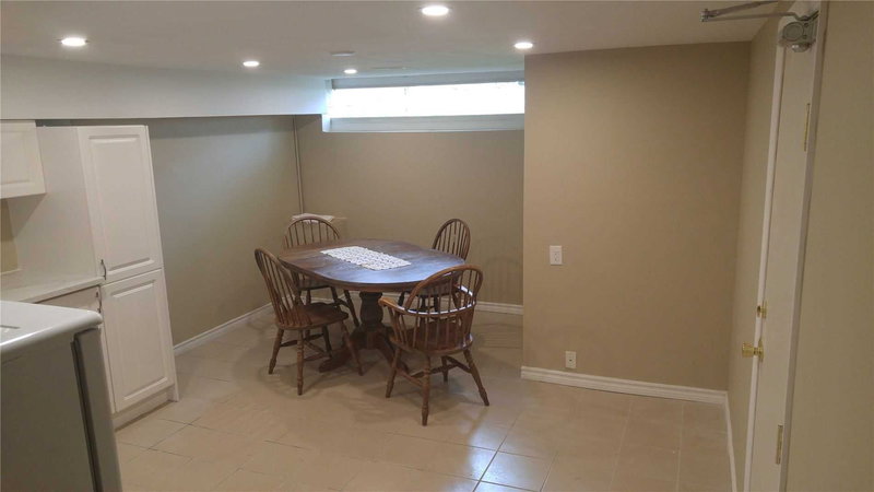 Lower - 31 Bailey Cres, Aurora, L4G 2B2 | Image 2