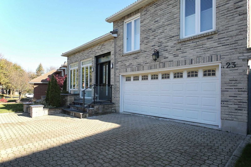 23 Montgomery Crt, Markham, L3R0C4 | Image 3
