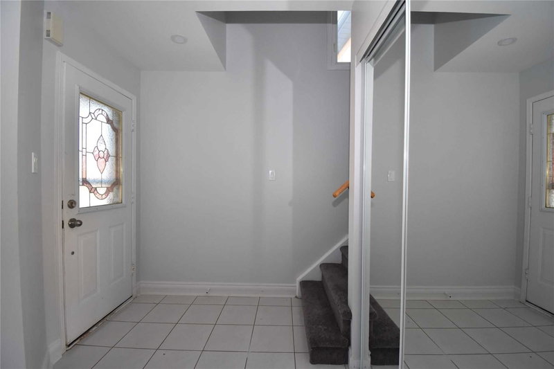 110 Dunoon Dr, Vaughan, L6A1Z2 | Image 2