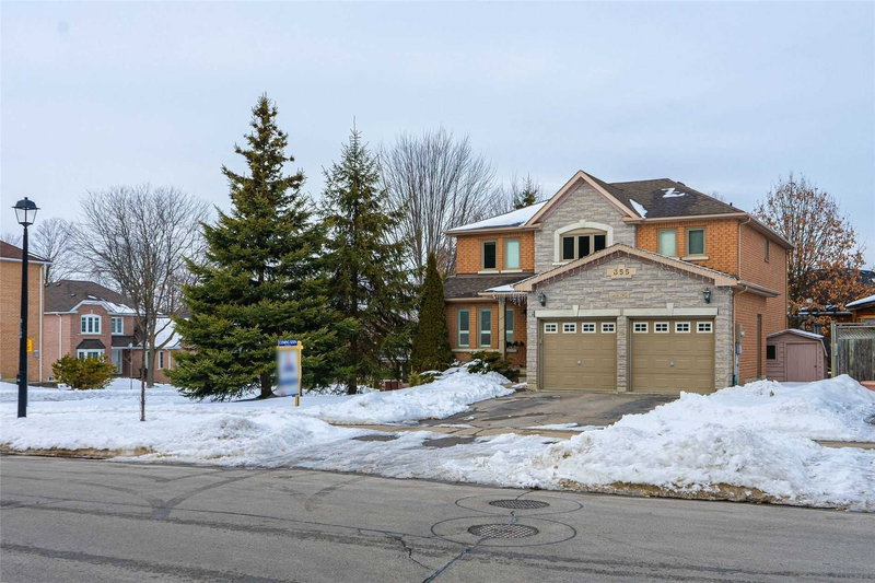 355 Carruthers Ave, Newmarket, L3X2B7 | Image 2