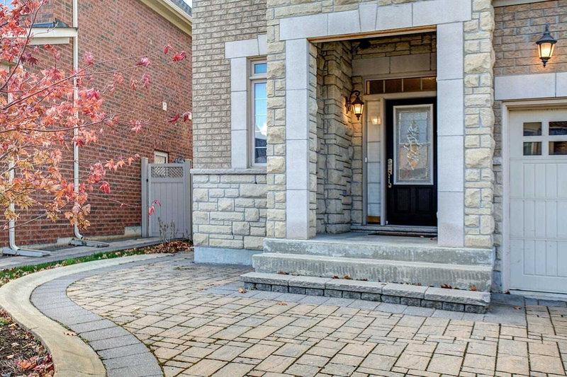 235 Israel Zilber Dr, Vaughan, L6A0L5 | Image 2