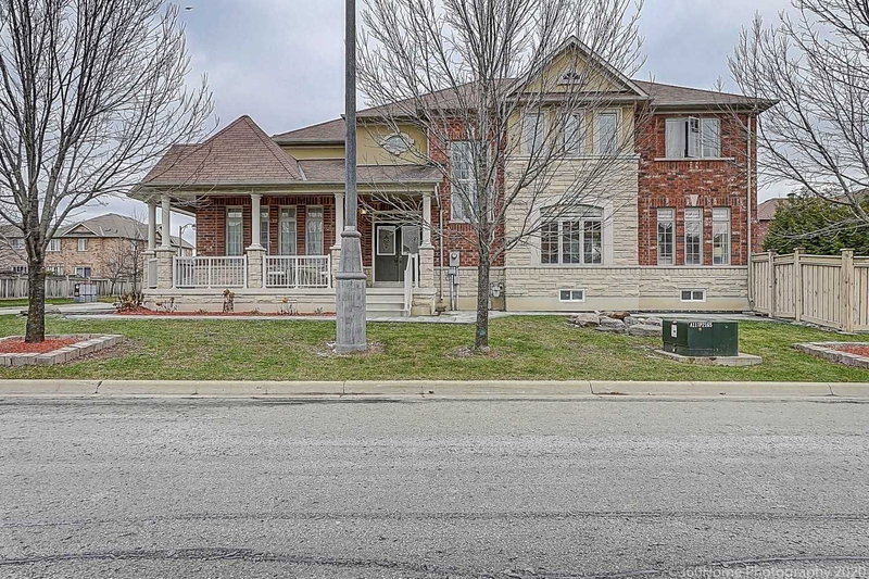 17 Delattaye Ave, Aurora, L4G 7T8 | Image 2