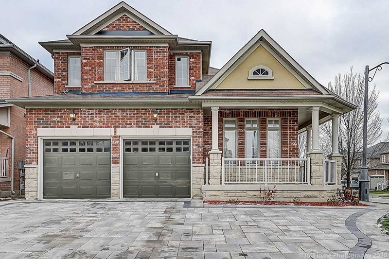 17 Delattaye Ave, Aurora, L4G 7T8 | Image 3