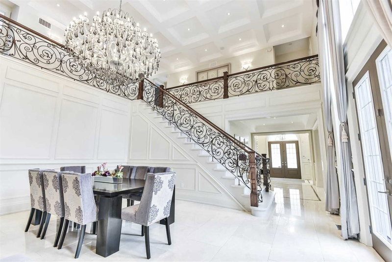 16 Rinas Ave, Markham, L6C 0N7 | Image 2