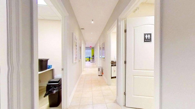 25 - 16945 Leslie St, Newmarket, L3Y 9A2 | Image 3