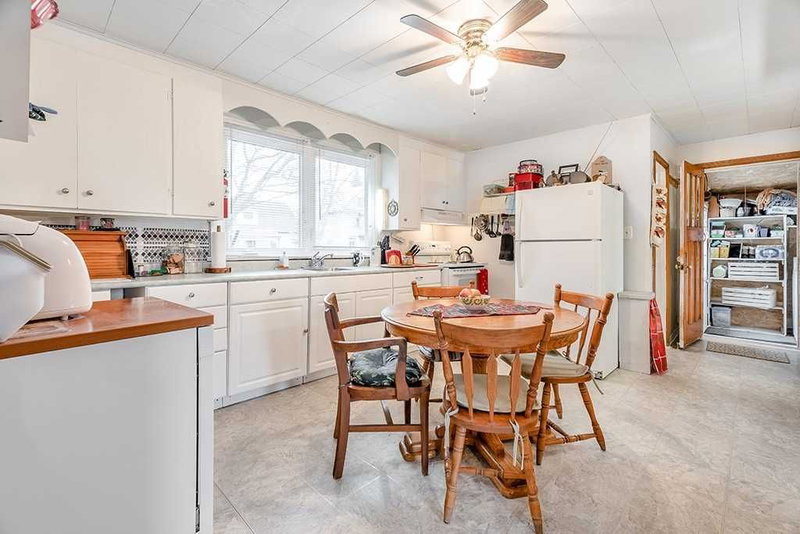 7845 Yonge St, Innisfil, L9S1K8 | Image 3