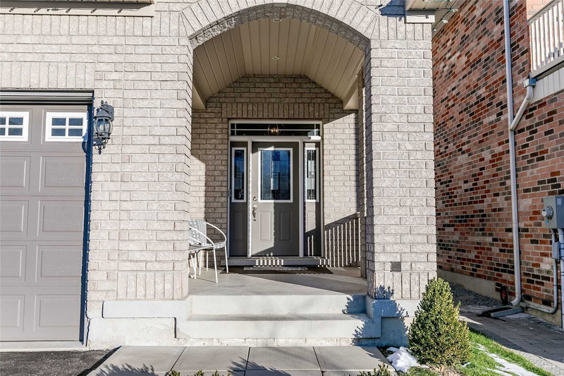 9 Old Field Cres, East Gwillimbury, L9N0A5 | Image 2