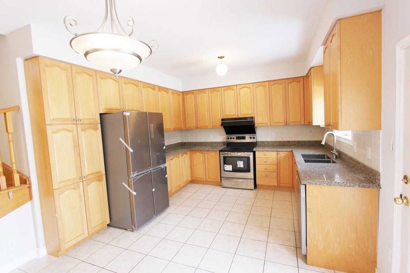 53 Shadow Falls Dr, Richmond Hill, L4E4J7 | Image 2