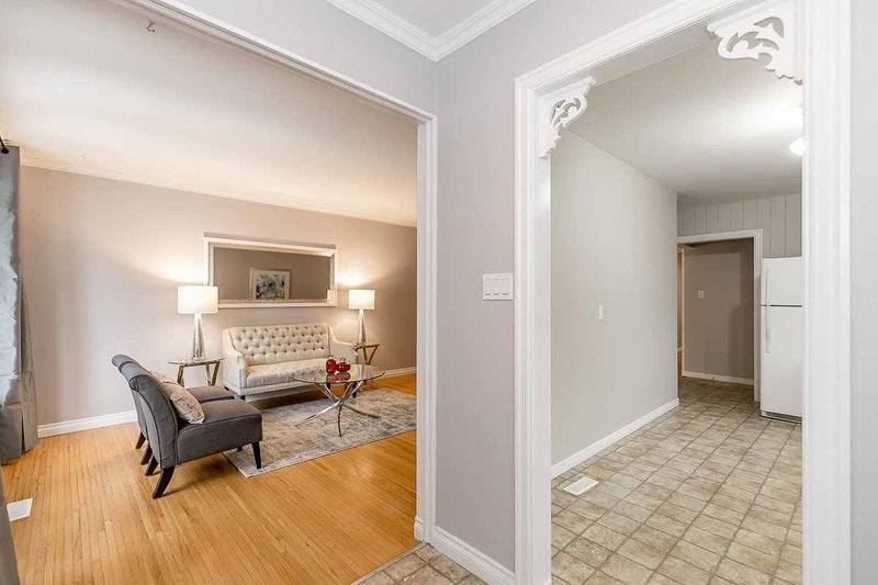 107 Bayview Pkwy, Newmarket, L3Y3W2 | Image 3