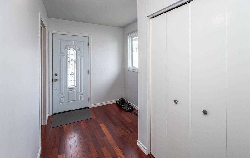 815 Lagoon Dr, Georgina, L0E1S0 | Image 2