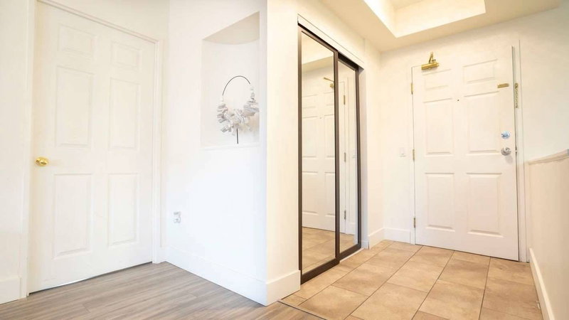 313 - 7398 Yonge St, Vaughan, L4J8J2 | Image 2