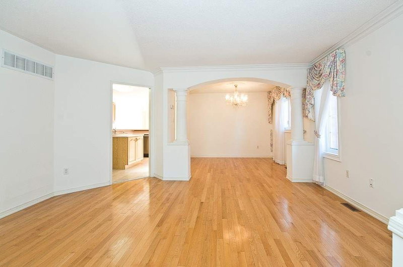 15 Futura Ave, Richmond Hill, L4S1V2 | Image 2