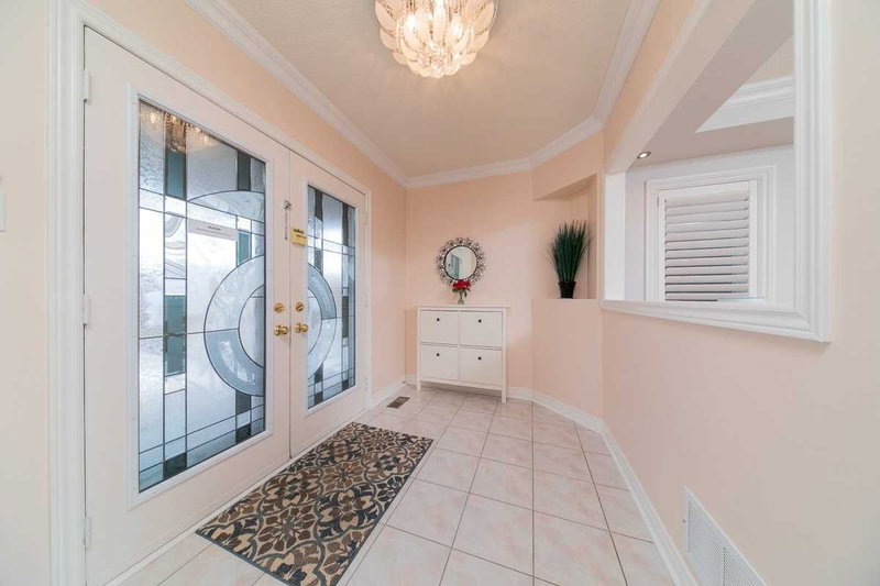 2211 Old Rutherford Rd, Vaughan, L6A1Z7 | Image 2