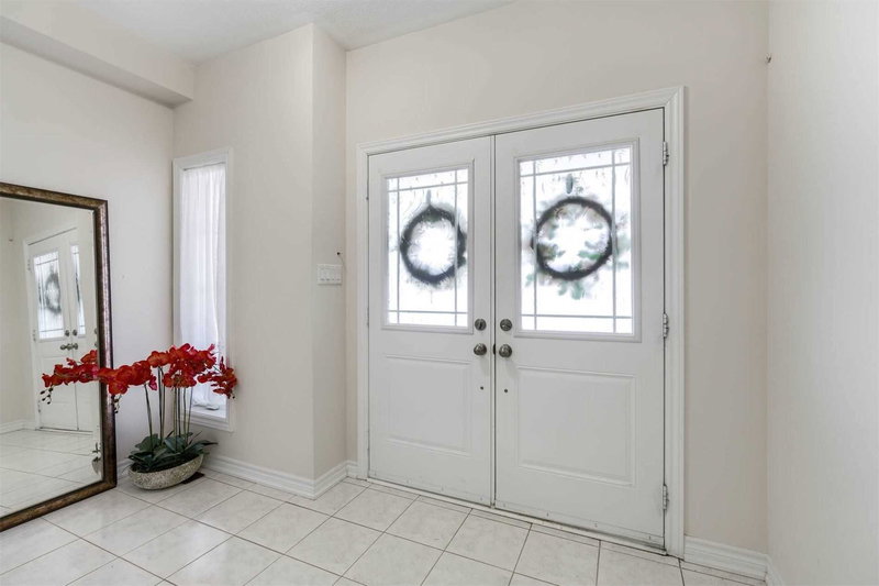 136 Noble Dr, Bradford West Gwillimbury, L3Z3B5 | Image 3