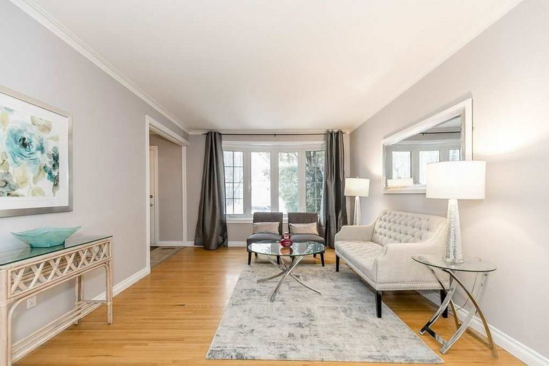 Main - 107 Bayview Pkwy, Newmarket, L3Y3W2 | Image 2