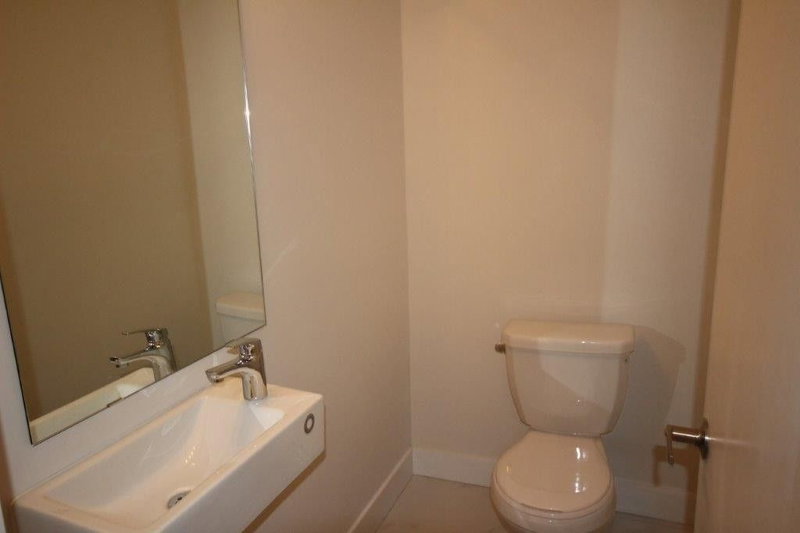 112 - 600 Alex Gardner Circ, Aurora, L4G 3G5 | Image 2