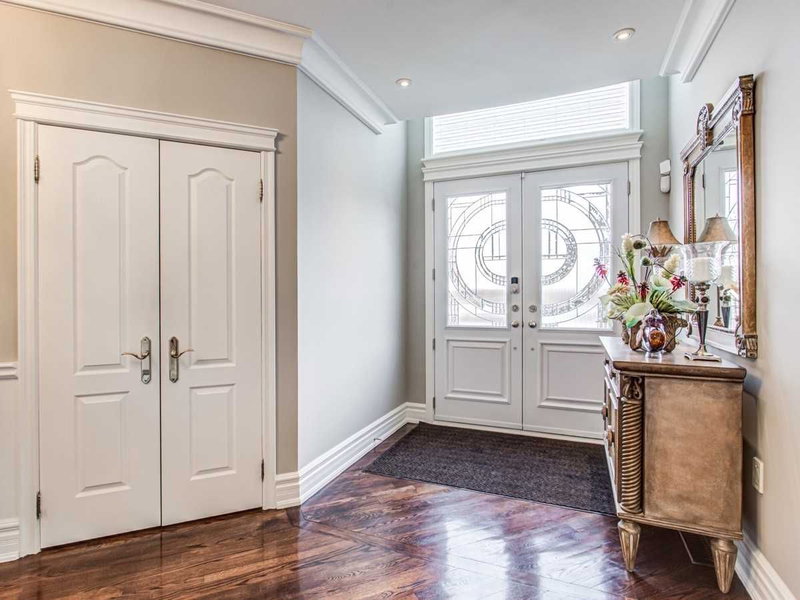 384 Kennedy St W, Aurora, L4G5M6 | Image 3