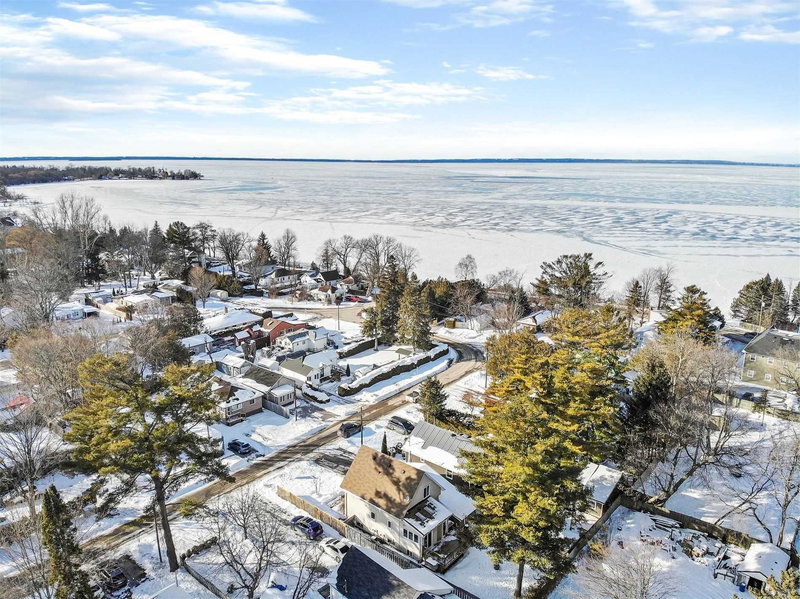 11 Hardwood Dr, Georgina, L0E1L0 | Image 2