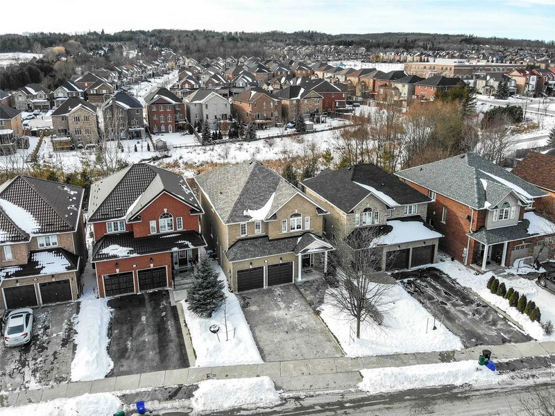 740 Colter St, Newmarket, L3X 2V5 | Image 2