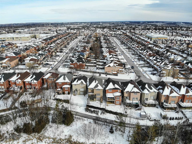 740 Colter St, Newmarket, L3X 2V5 | Image 3