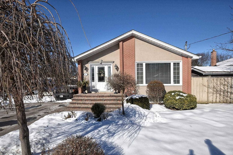 52 Child Dr, Aurora, L4G 1Y5 | Image 2