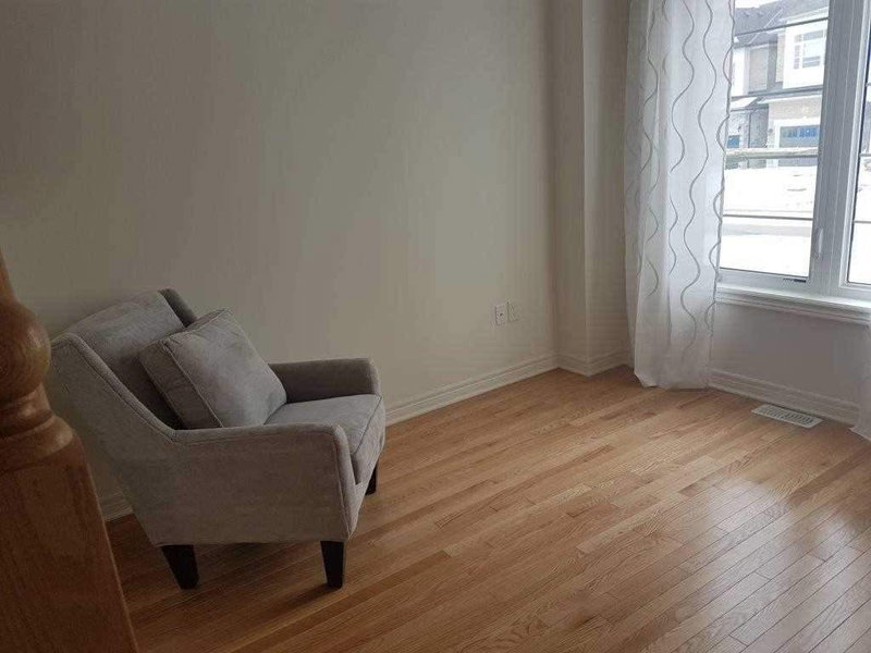 42 Foxberry Rd, East Gwillimbury, L9N0P6 | Image 2