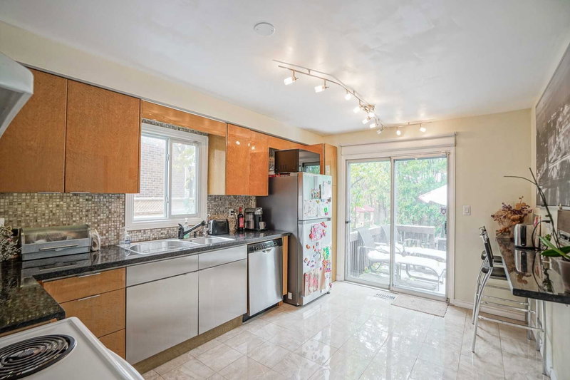 348 Brownridge Dr, Vaughan, L4J5W9 | Image 3