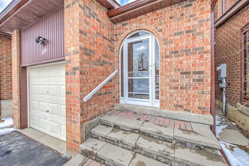 109 Tangmere Cres, Markham, L3R6Y3 | Image 3