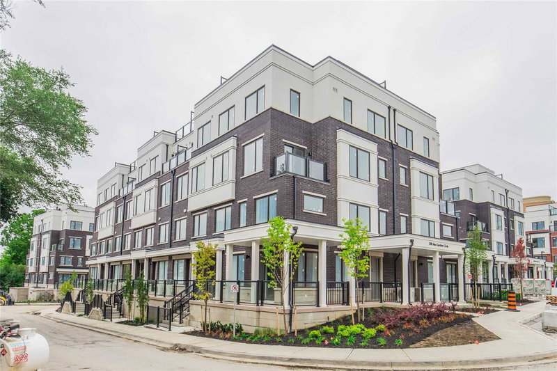 42 - 300 Alex Gardner Circ, Aurora, L4G3G5 | Image 3