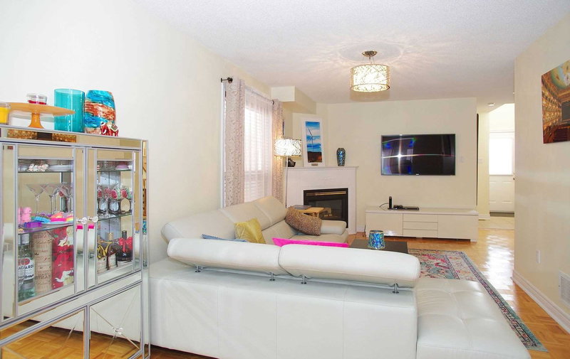 55 Hollybush Dr, Vaughan, L6A2H5 | Image 2