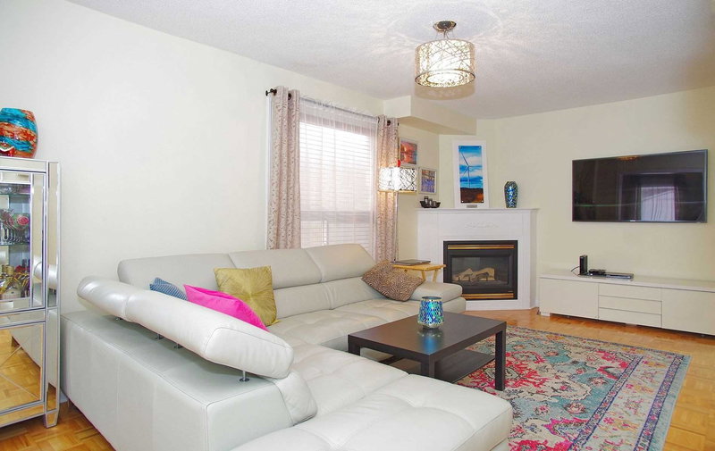 55 Hollybush Dr, Vaughan, L6A2H5 | Image 3