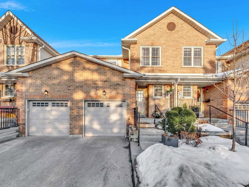 562 Tara Hill Circ, Aurora, L4G6G9 | Image 2