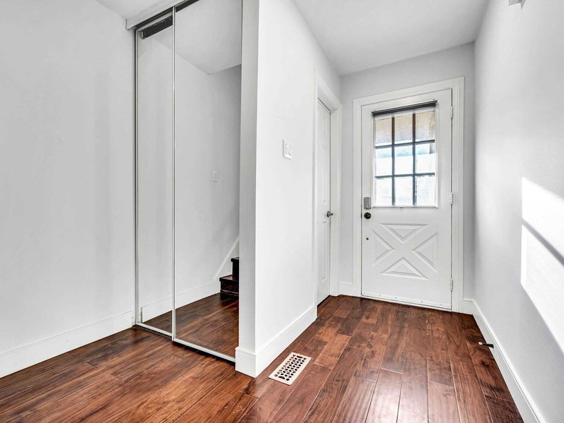 562 Tara Hill Circ, Aurora, L4G6G9 | Image 3