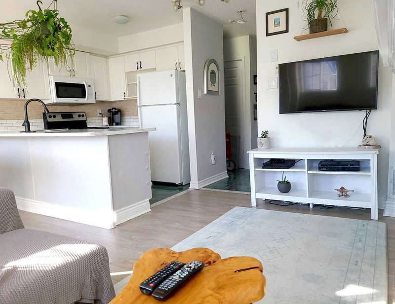 B202 - 98 Cornell Park Ave, Markham, L6B1B6 | Image 2