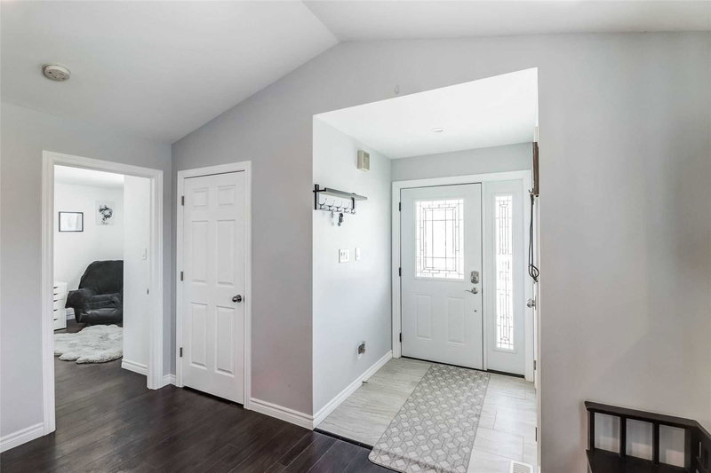 787 Third Ave, Georgina, L0E 1S0 | Image 3