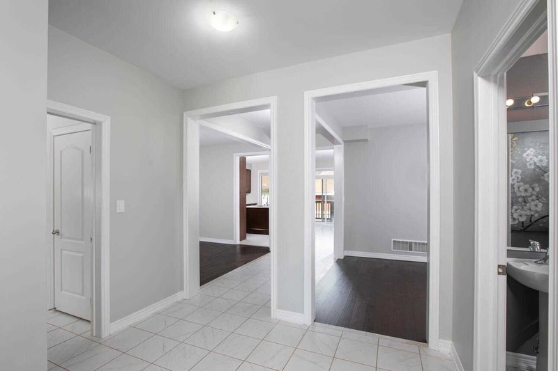 80 Robb Thompson Rd, East Gwillimbury, L0G1M0 | Image 3