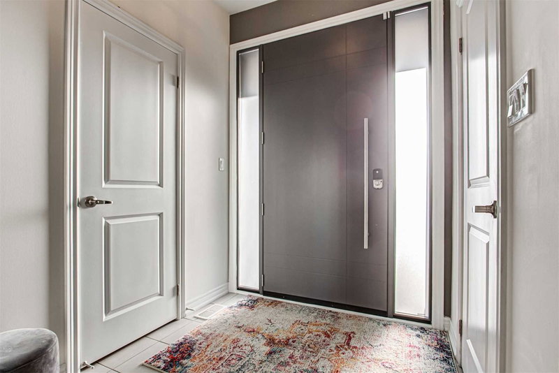 146 Beaconsfield Dr, Vaughan, L4H4L7 | Image 2