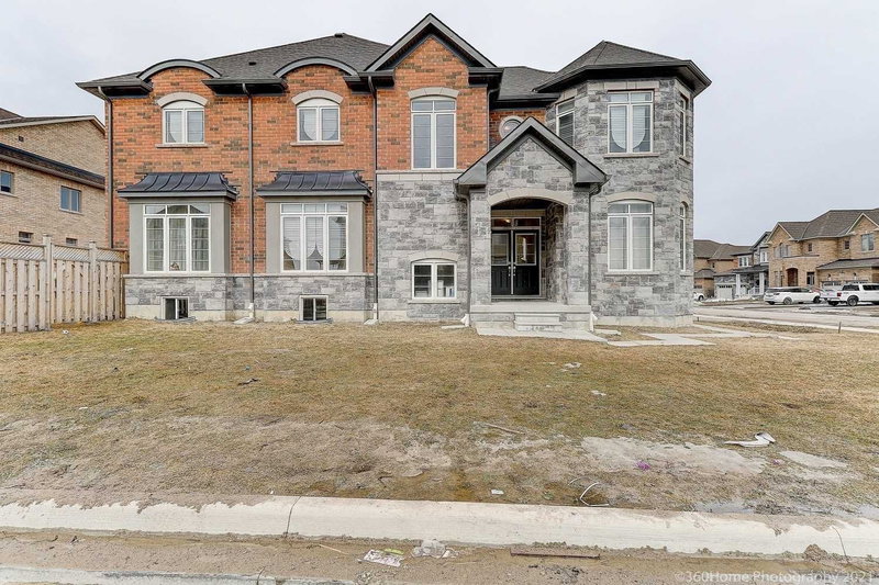 2236 Lozenby St, Innisfil, L9S0M8 | Image 2